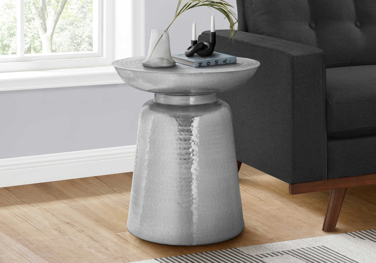 TABLE D'APPOINT - 22"H / EXTRÉMITÉ TAMBOUR EN MÉTAL FER DORÉ