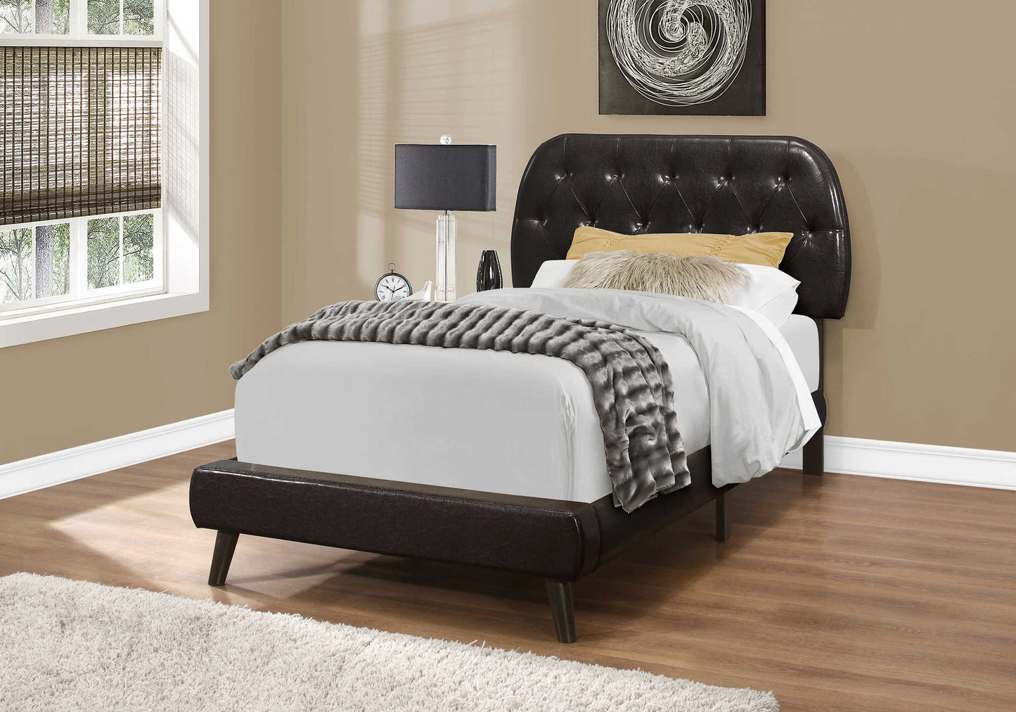 LIT - QUEEN SIZE / SIMILI-CUIR MARRON AVEC PIEDS EN BOIS
