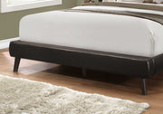 LIT - QUEEN SIZE / SIMILI-CUIR MARRON AVEC PIEDS EN BOIS
